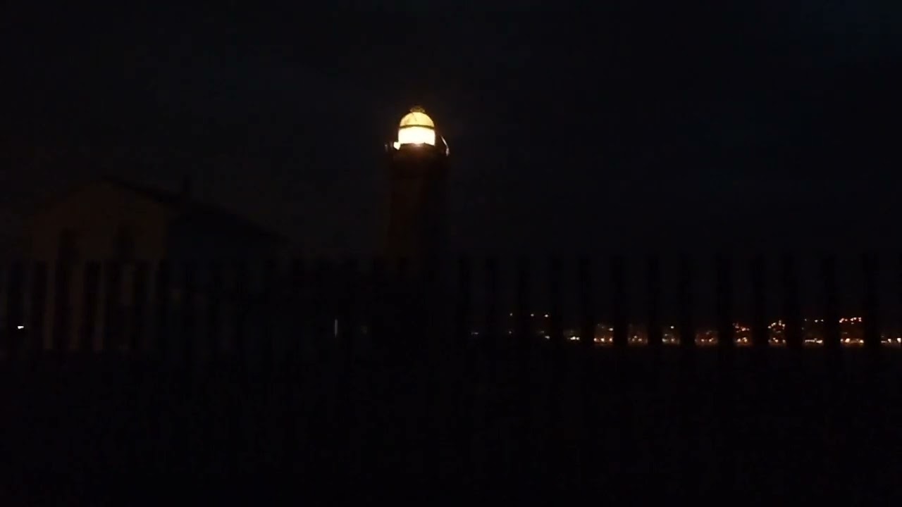 Faro de Aviles. De noche.