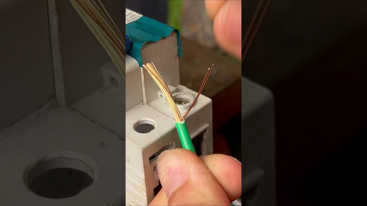 The Wire Trick On A Breaker That Few People Know #Electrical #DIY #Tips