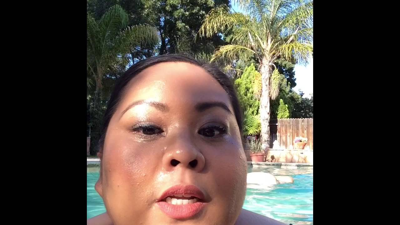 3D Mascara in The Pool