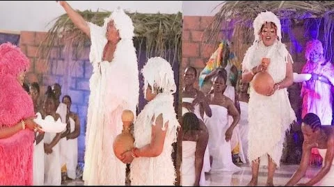 Bidemi Kosoko, Shola Kosoko Acts With Their Father On Stage With Their Student At Their Graduation.