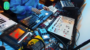 solo fly (Dawless,octatrack,arp,samples,digitone,analog 4)