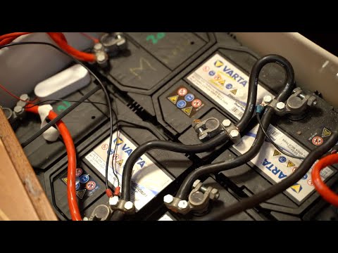 Video: Hvor lang tid tager det for et dødt bilbatteri at oplade?