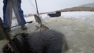 Как в Сибири рыбачат зимой, сетями, мордушками, хапугами и пауком-подъёмником.