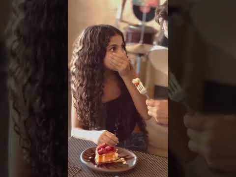 من زيارة تامر حسني لمطعمه النهارده الصبح و مفاجأته لبنوتة عسل كانت بتفطر عنده مع مامتها
