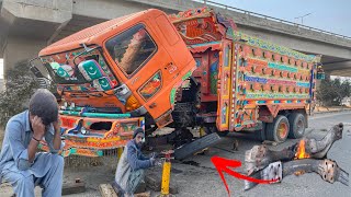 Truck Front Axle Broke ‘’ Due to OverLOAD Middle of Road - it Was Repaired with Shocking Technique