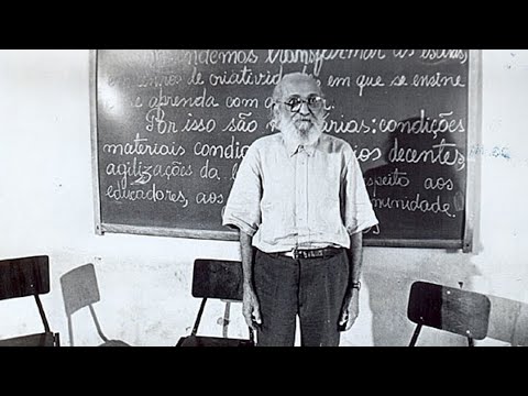 A leitura de Mundo deve anteceder a leitura da palavra.