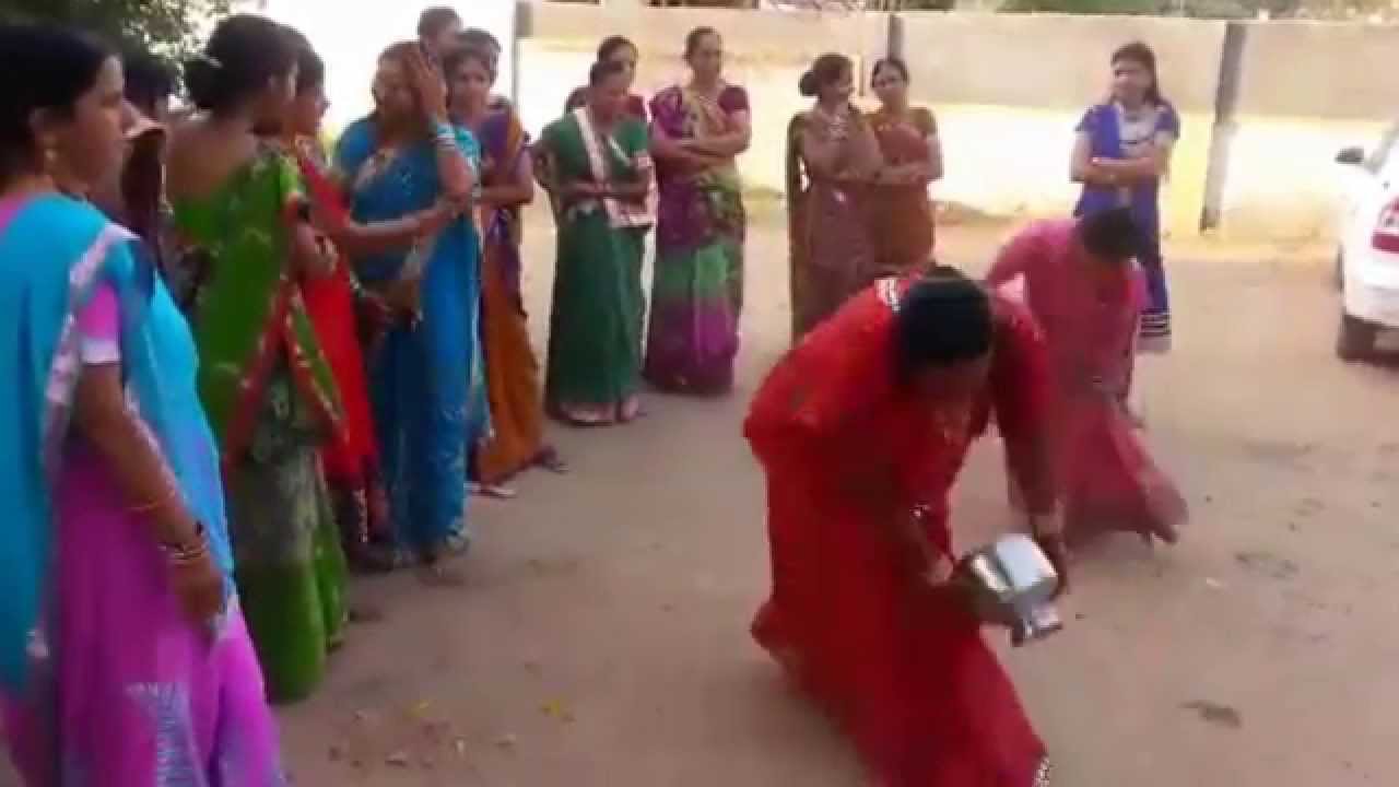 Funny Indian dance - Desi Rajasthani Dhol Folk 