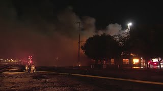 Fire engulfs vacant house, Fresno Fire says
