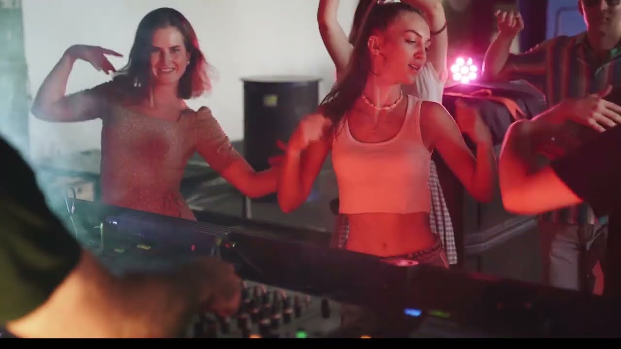 Misunderstood by Laisse Faire auf YouTube ansehen Misunderstood by Laisse Faire auf YouTube ansehen