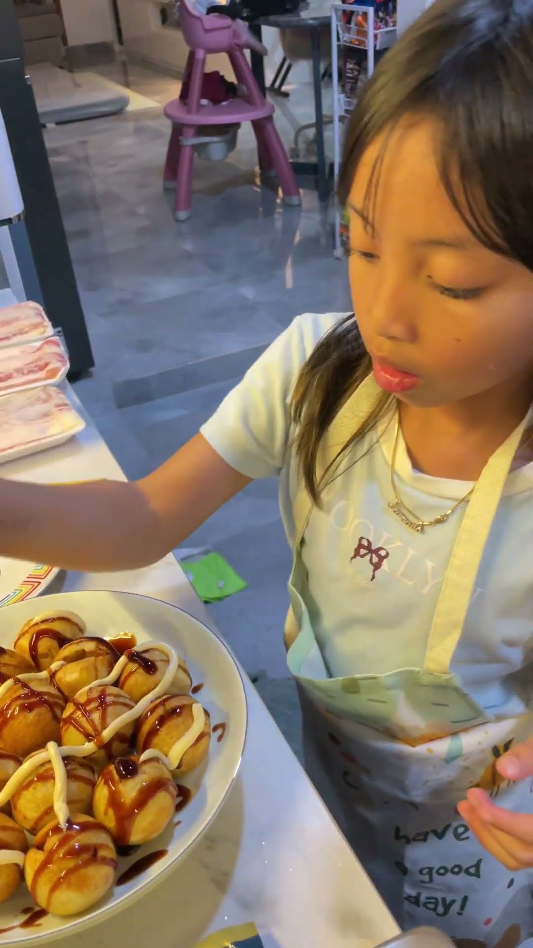 LEIKA PLATING TAKOYAKI ?SIAPA YANG MAU ? #leika #shots #viralvideo