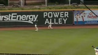 Akron's Allen makes a sensational catch