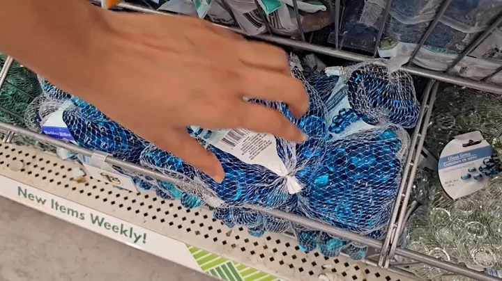 Pour Dollar Store gems on your table for this brilliant outdoor idea!