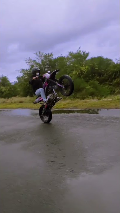 story'wa Supermoto cewe cantik