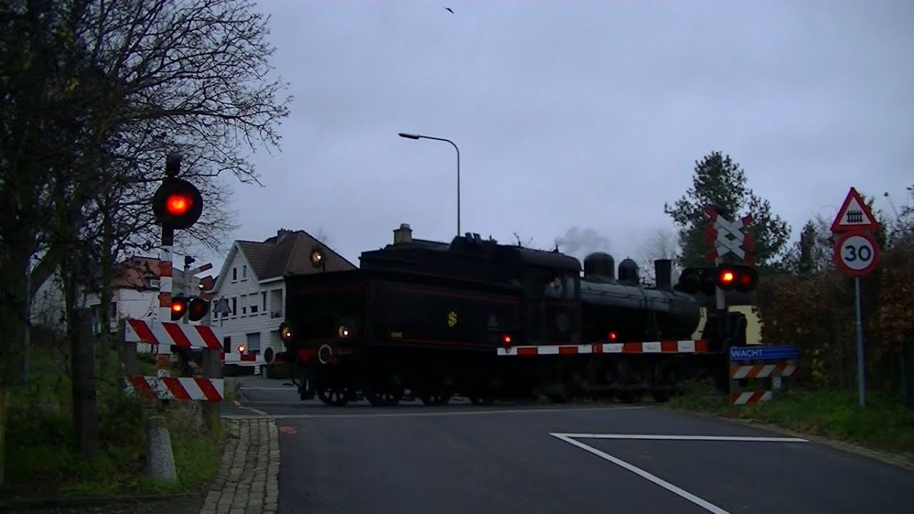 Spoorwegovergang Schin op Geul // Dutch railroad crossing