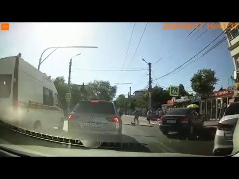 Скорая помощь сбила ребёнка на переходе в Севастополе (полное видео)