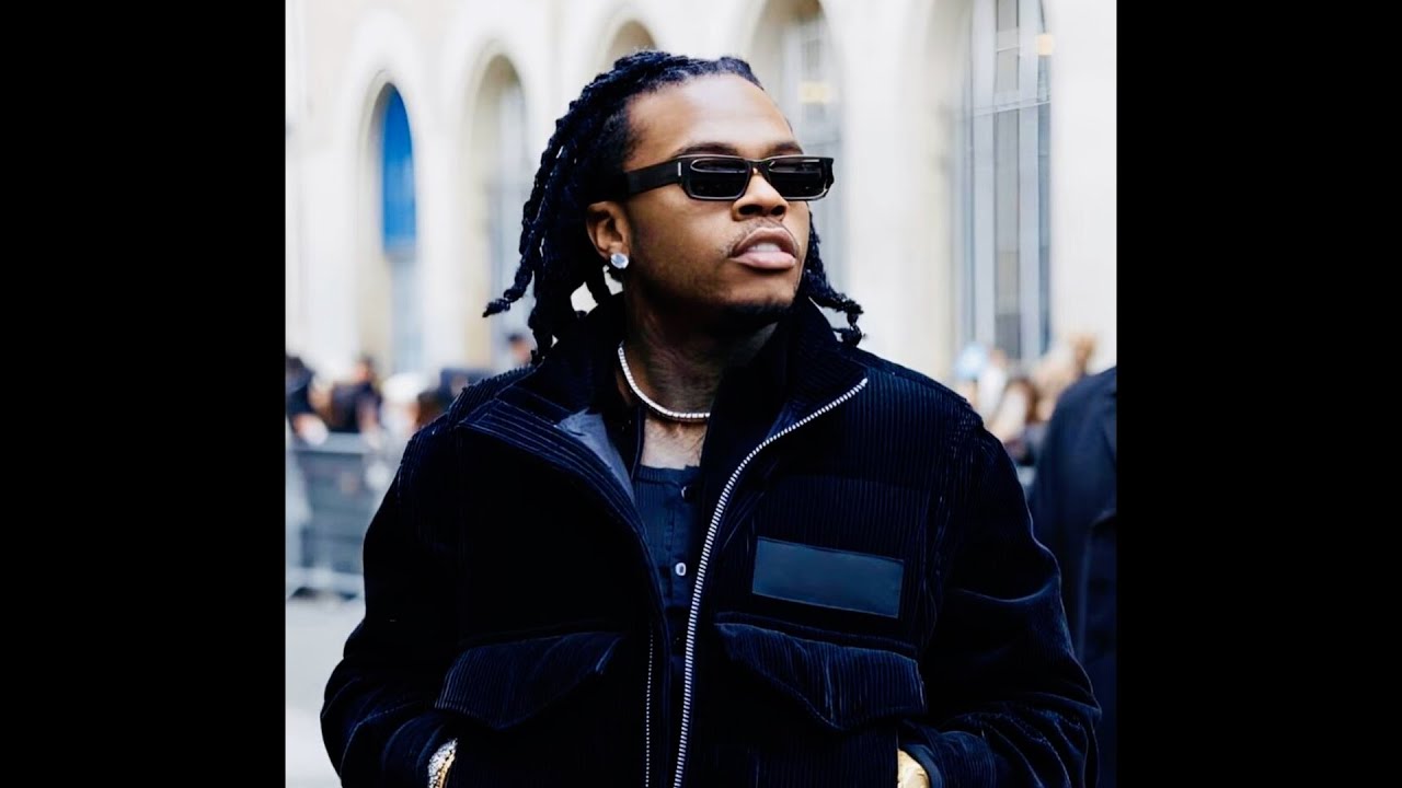 Как скомпилировать файл в visual studio. Девочка сидит на девочке. Девочка сидит в телефоне. Файл littlecat. Золотые музыкальные диски.