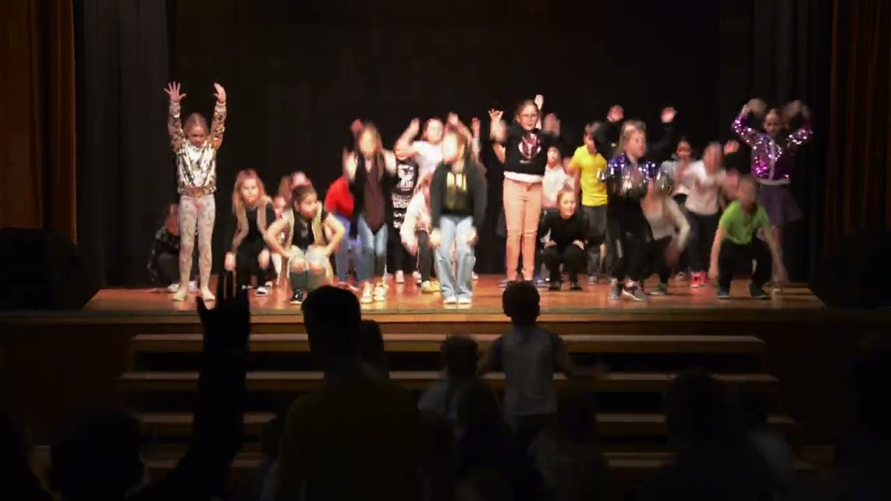 1.-3. klass ft. Shakira - Waka Waka