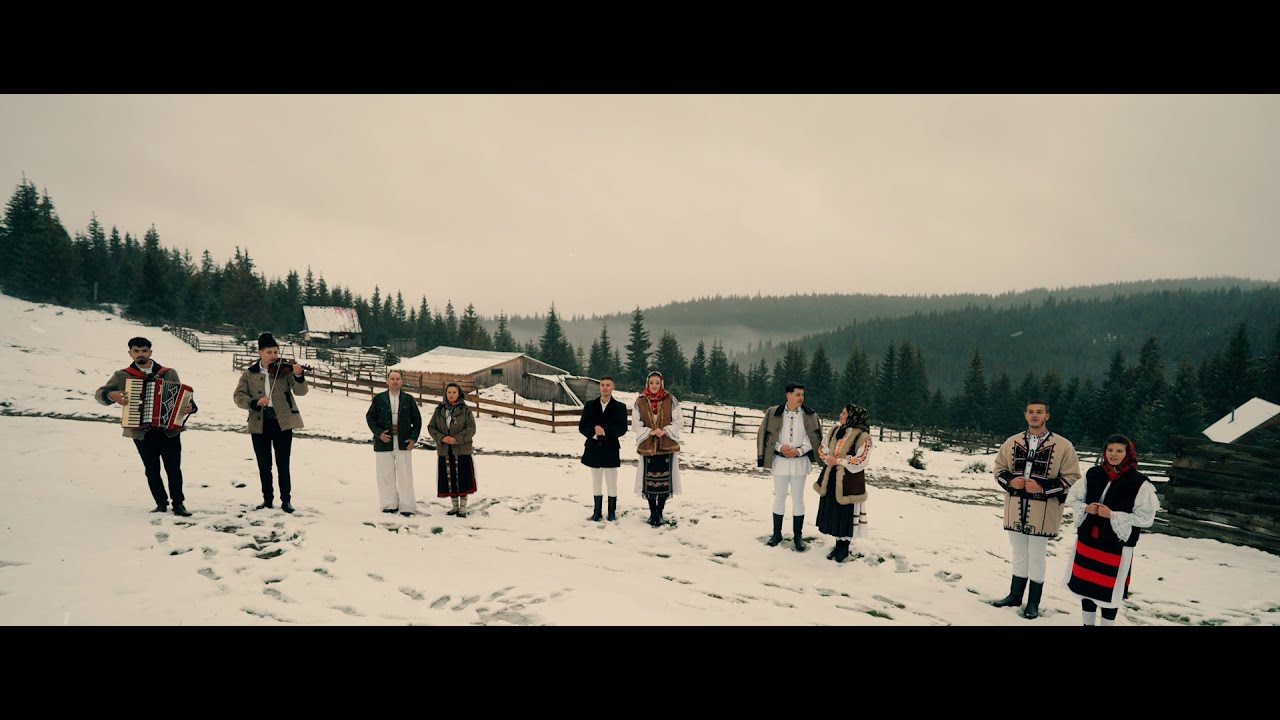 Colindatorii Ardealului - Cele mai frumoase colinde traditionale - YouTube