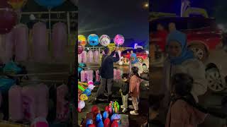 banyak balon stik menyala lucu lucu dan permen arum manis