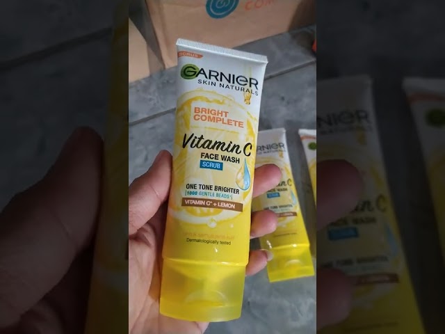 GARNIER BRIGHT COMPLETE SCRUB 100ML class=