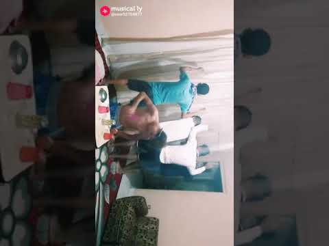 الي يحب ربنا يرفع ايدو لفوق