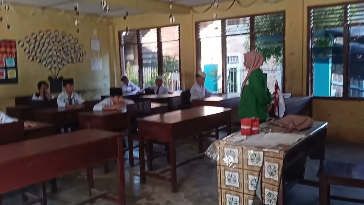 Mengajar di lokal 1 khusus dengan tema Asmaul husna