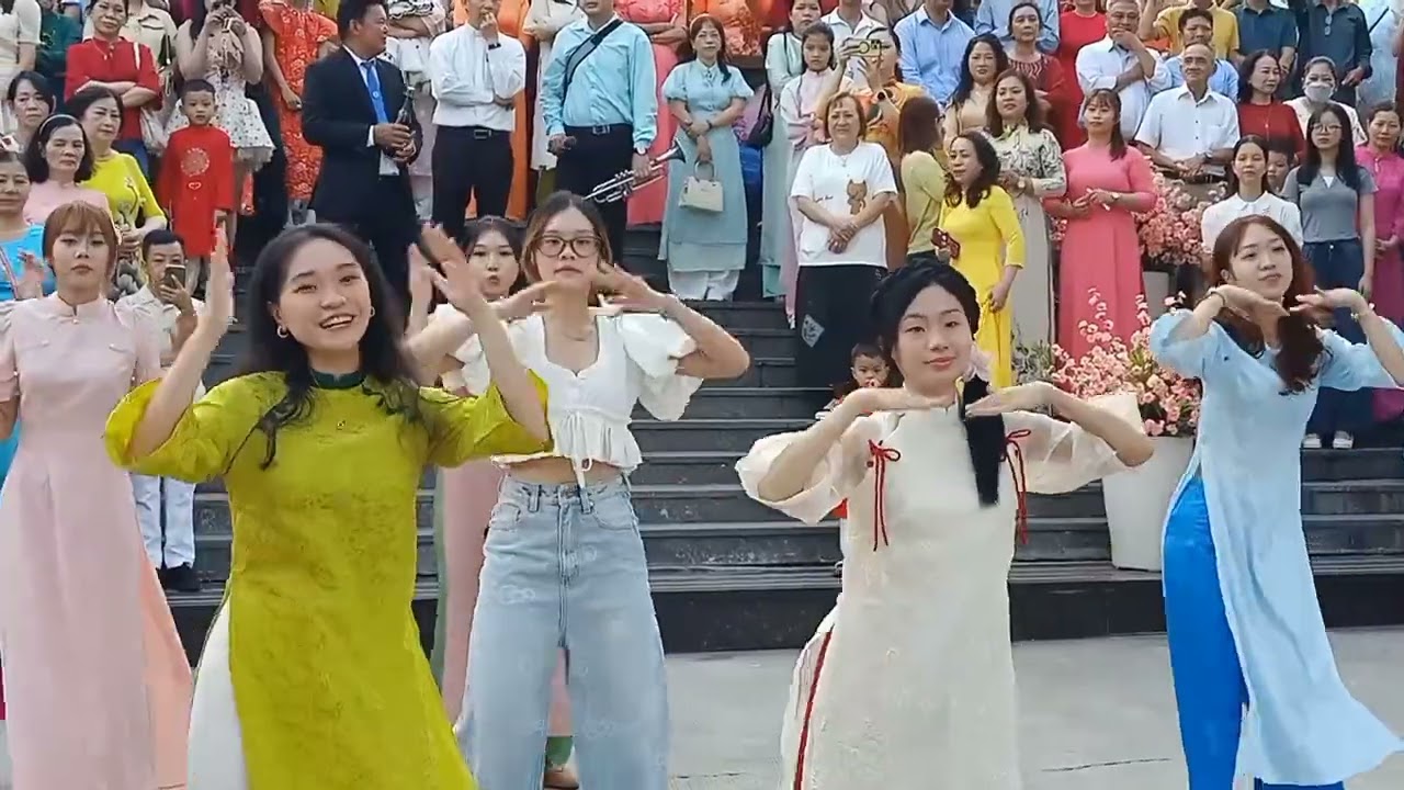 Sau thánh lễ Minh niên. (Giáo xứ Ba Thôn) 