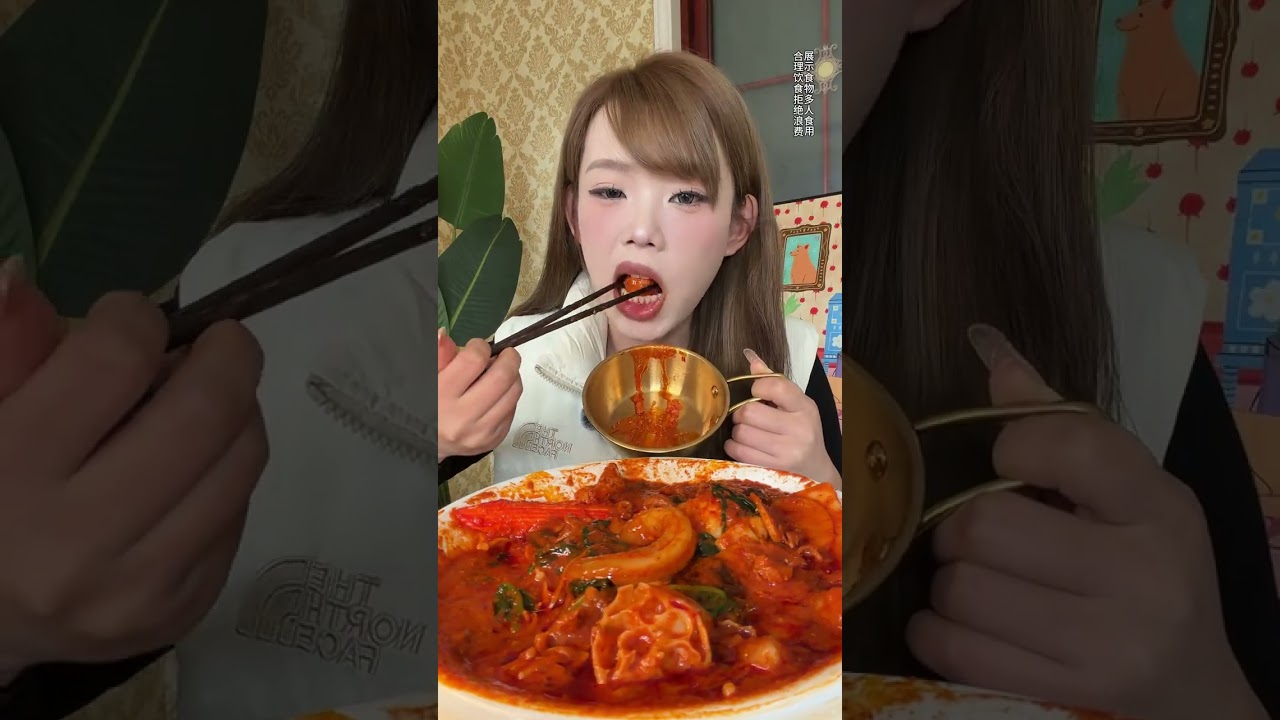 Spicy hotpot food food eating Spicy hotpot oh my god it tastes so good let’s eat together