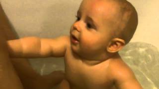 Loke har blivit så aktiv i badet