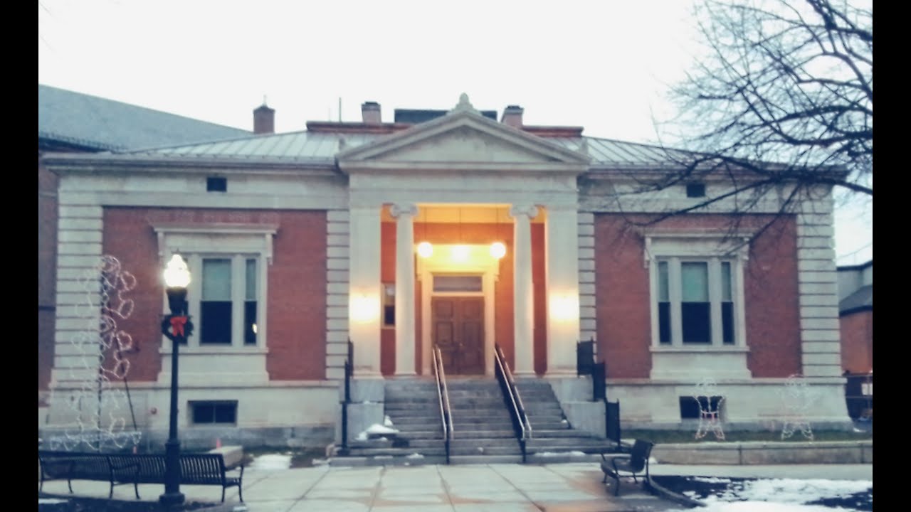 Старая публичная библиотека Чикопи в штате Массачусетс