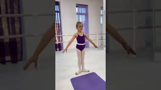Children&#39;s Dance in ballet school