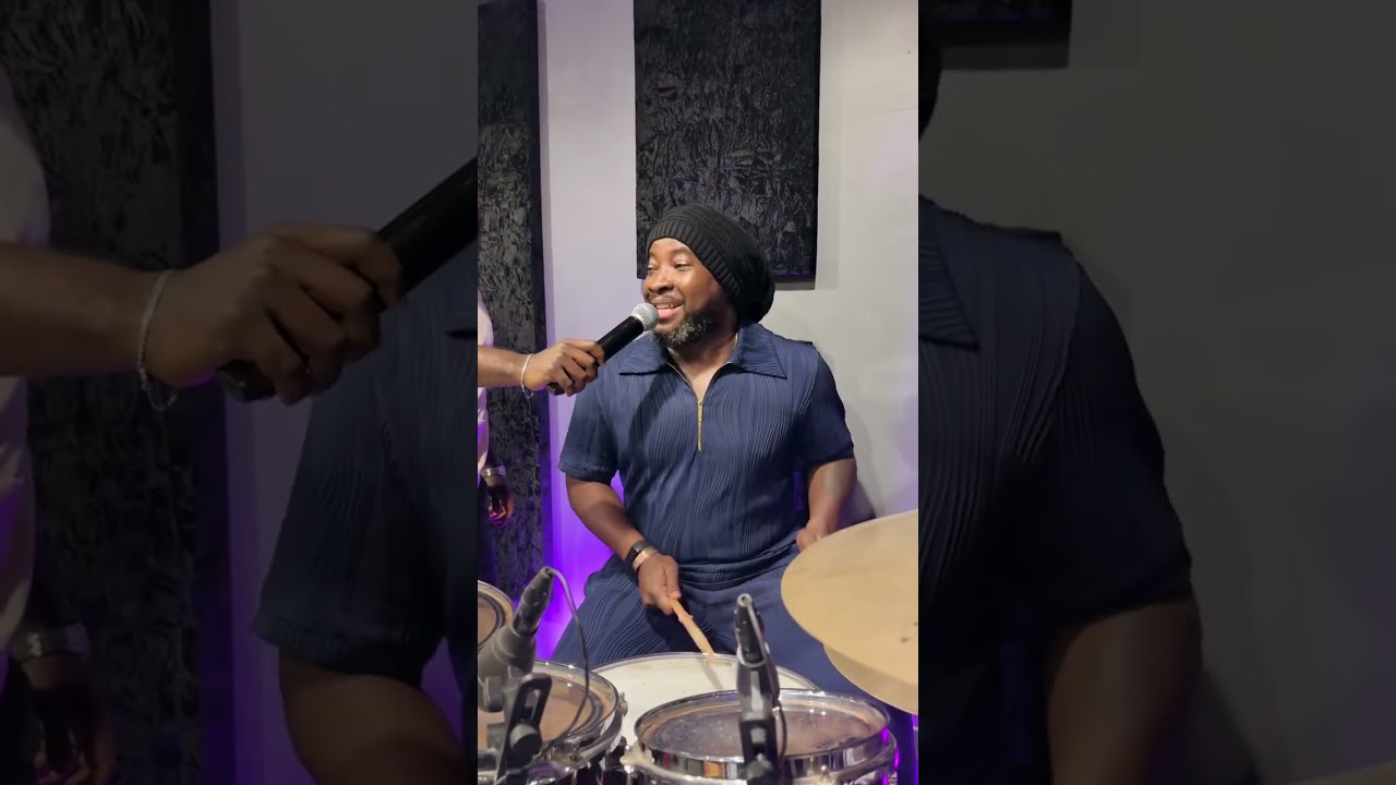 Dr Sonnie Badu pays tribute to Maame Tiwa while playing drums and sings Yaw Sarpong song #trending 