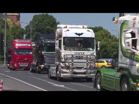 Paradă de camioane tunate și motociclete în București