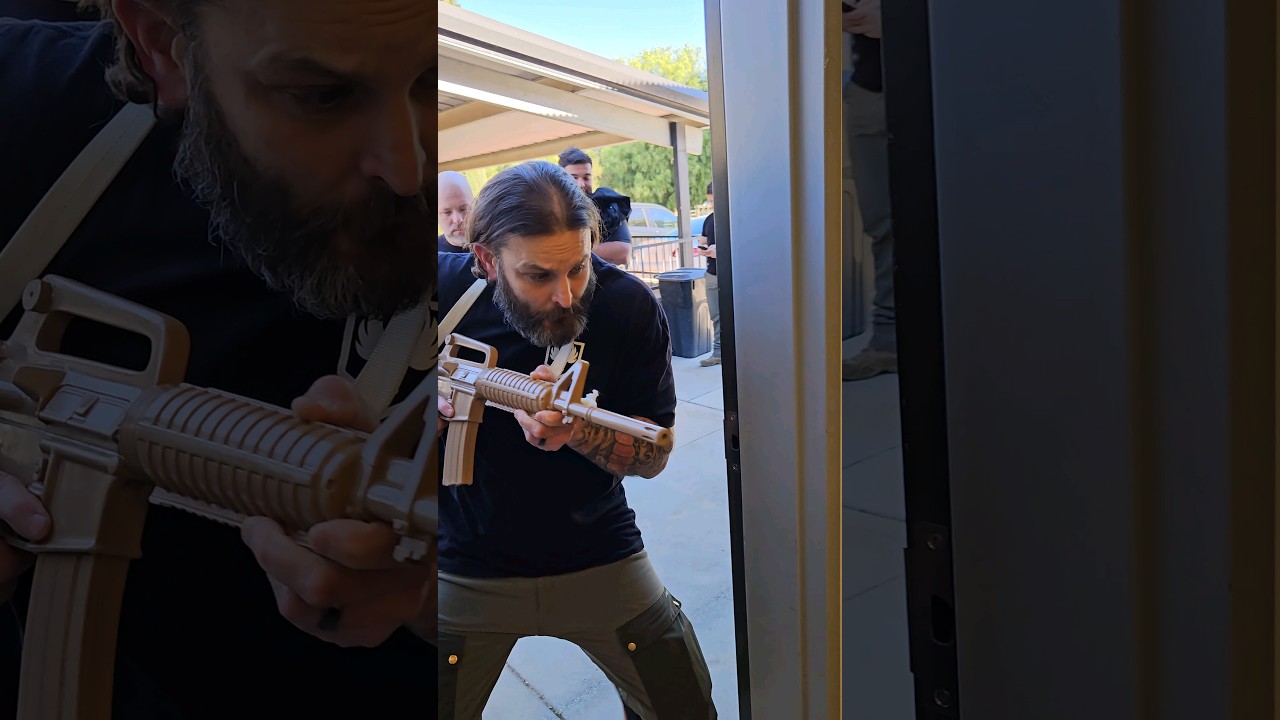 Как войти в комнату с винтовкой 