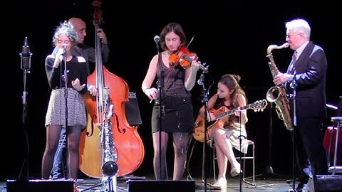 2019 A KISS TO BUILD A DREAM  ON Joan Chamorro Alba Armengou Èlia Bastida Carla Motis Scott Hamilton