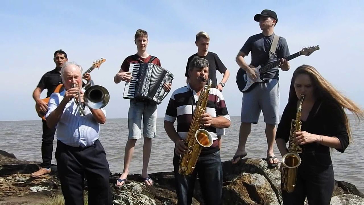 BANDA NOVA DIMENSÃO DE CANGUÇU  DANÇANDO NA PRAIA