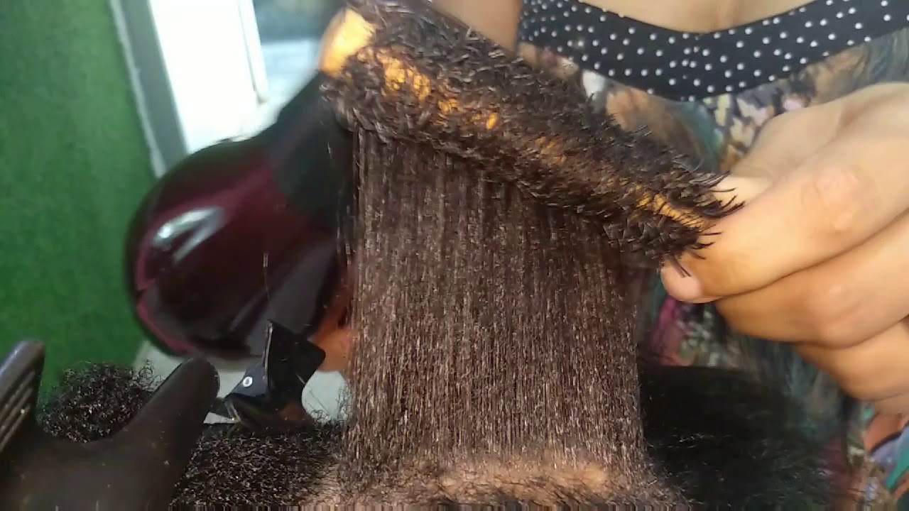 Blower a melena afro corta