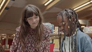 Het Sprookje Van Voorlezer Daphne En Davini