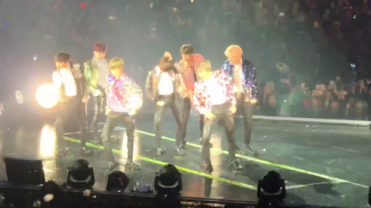 BTS Love Yourself World Tour, L.A. 180906: DNA