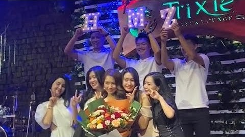 Quang Hải, Hà Đức Chinh xuất hiện bất ngờ tặng hoa Hòa Minzy tại Hà Nội