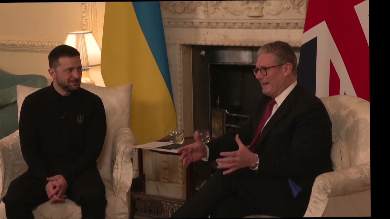 ဇလန်းစကီးကို ယူကေက နွေးထွေးစွာကြိုဆို၊ ယူကရိန်းကို စတာလင် သန်းပေါင်း ၂၂၆၀ ချေးမည်