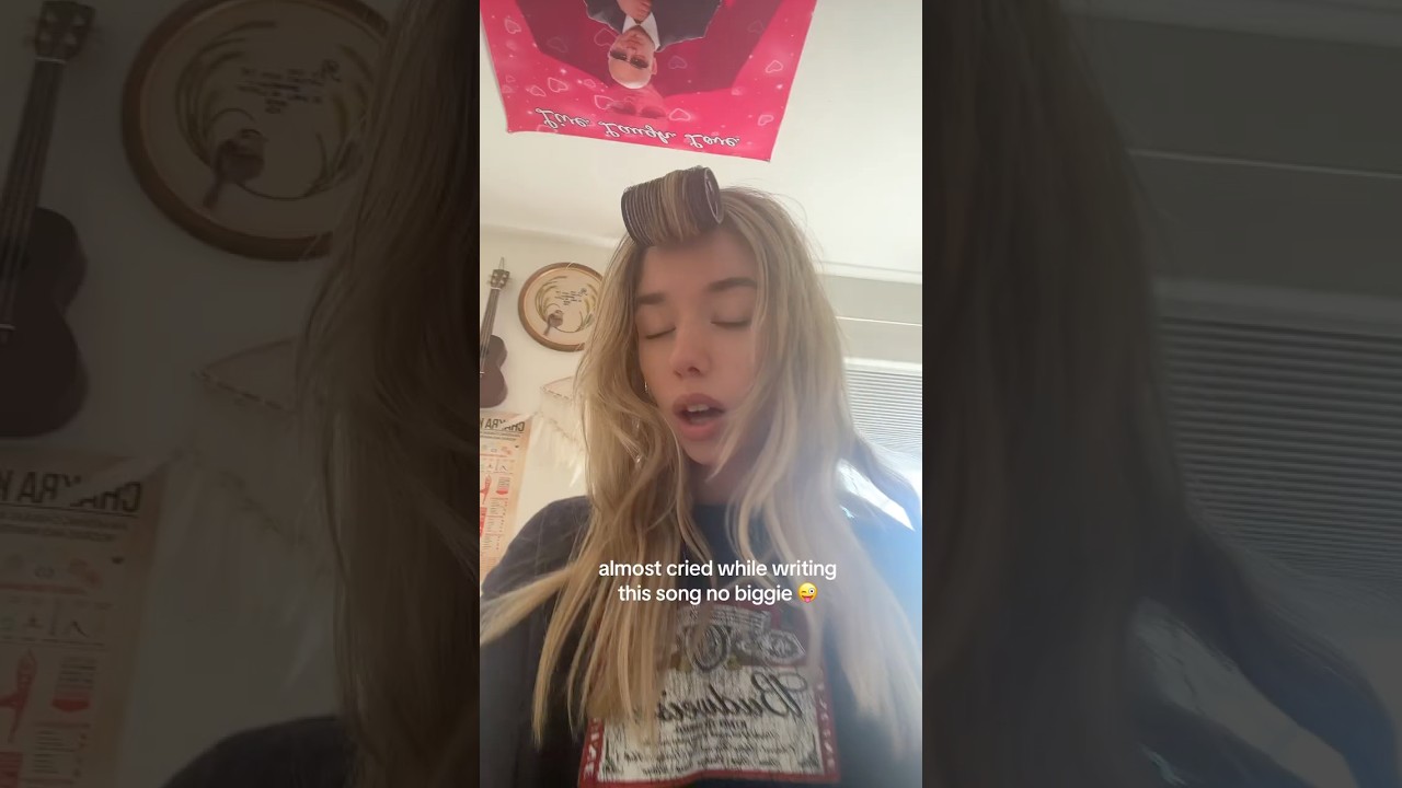 Быть художником — это просто выставлять себя напоказ 😀