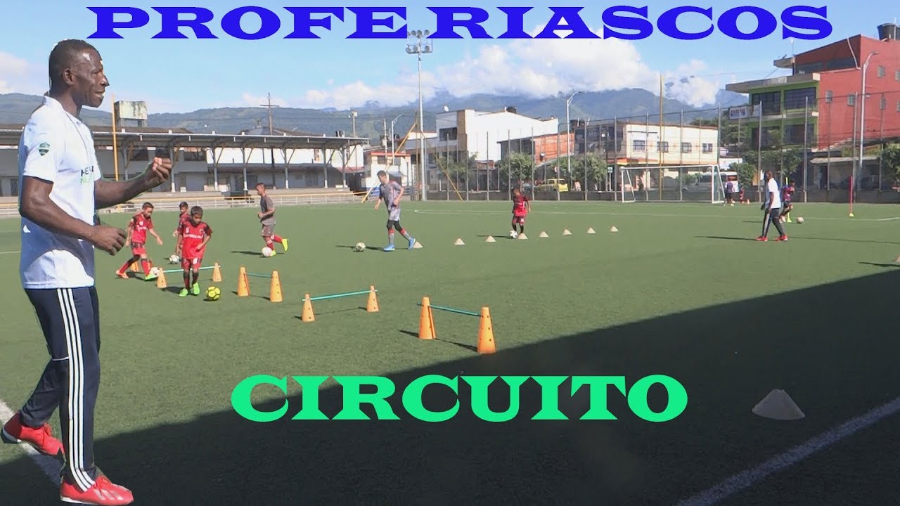 EL MEJOR circuito de conducción en fútbol para  niños