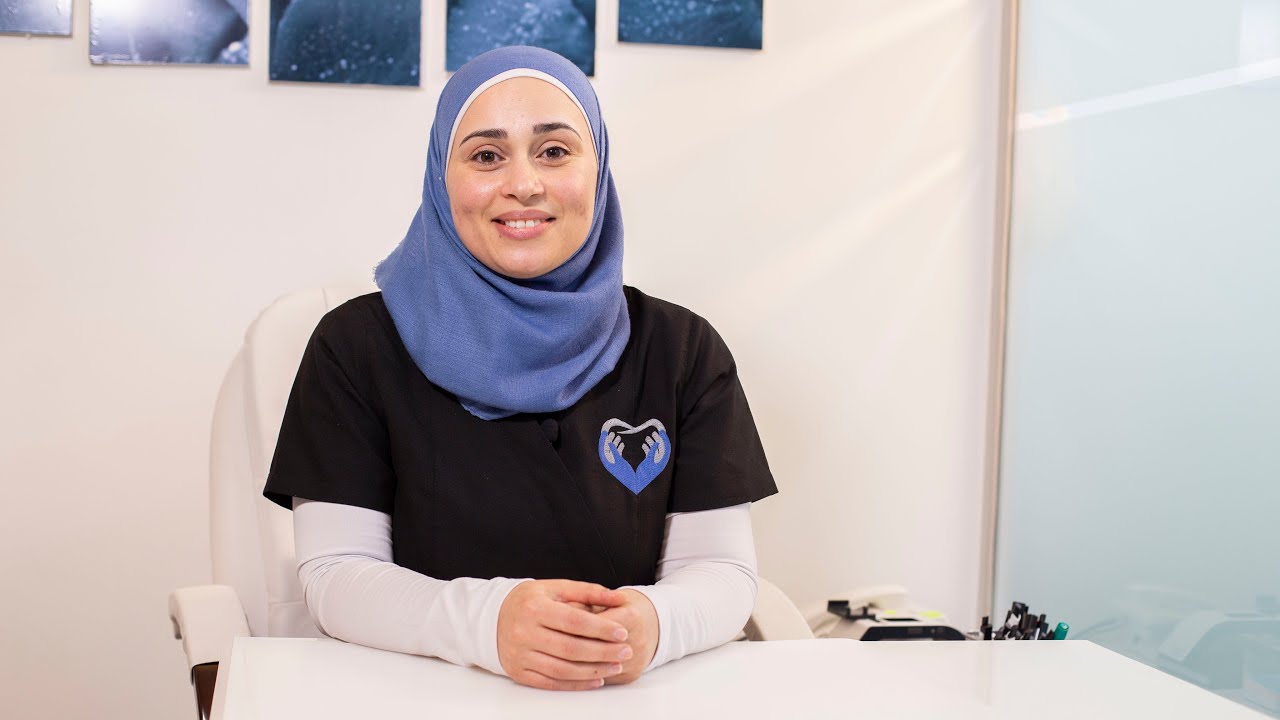 الدكتورة منال عوض - اخصائية طب وجراحة الفم والأسنان في الأردن - طبكان