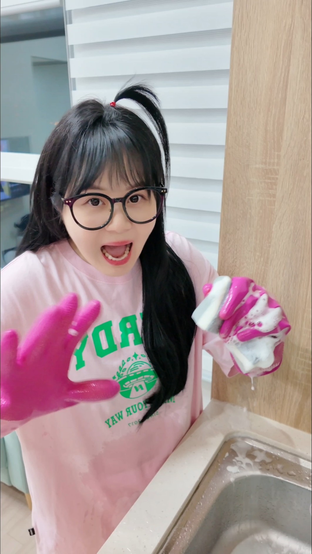 내가 설거지를 할 때??When I wash the dishes#funny #shorts