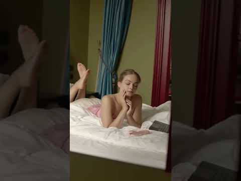 Девушка С Ноутбуком | Подпишись! #shorts #девушка #тело