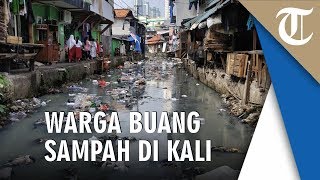 Warga Masih Buang Sampah Di Kali Krukut, Begini Kondisinya