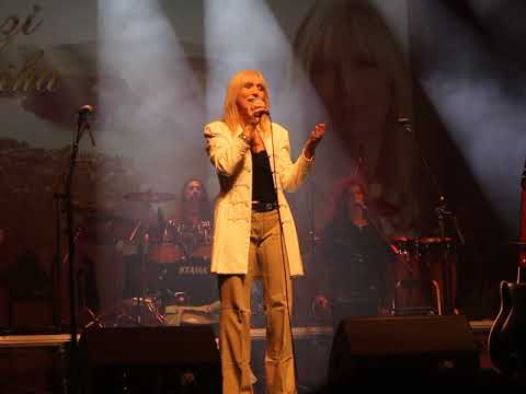 Géczi Erika -Ki szívét osztja szét