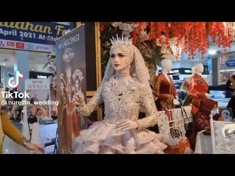 Female turn into mannequin bride