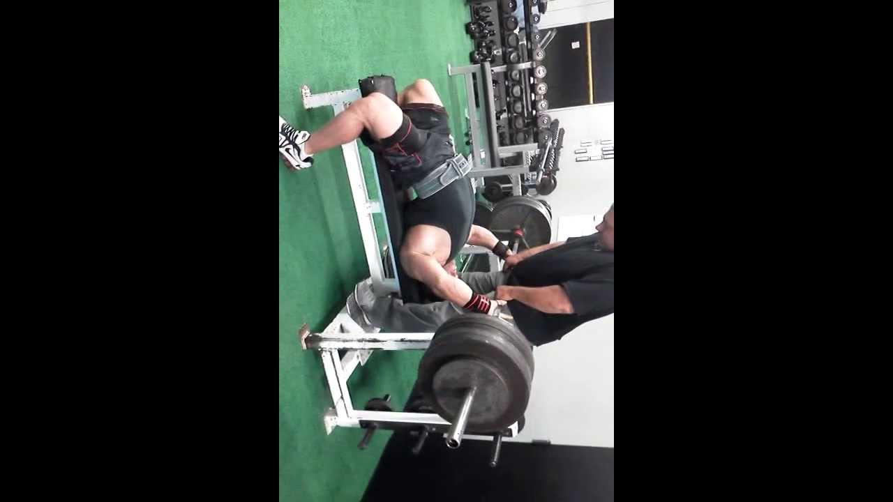 555 Lbs Bench Press W New Louie Simmons 55 Lbs B Youtube